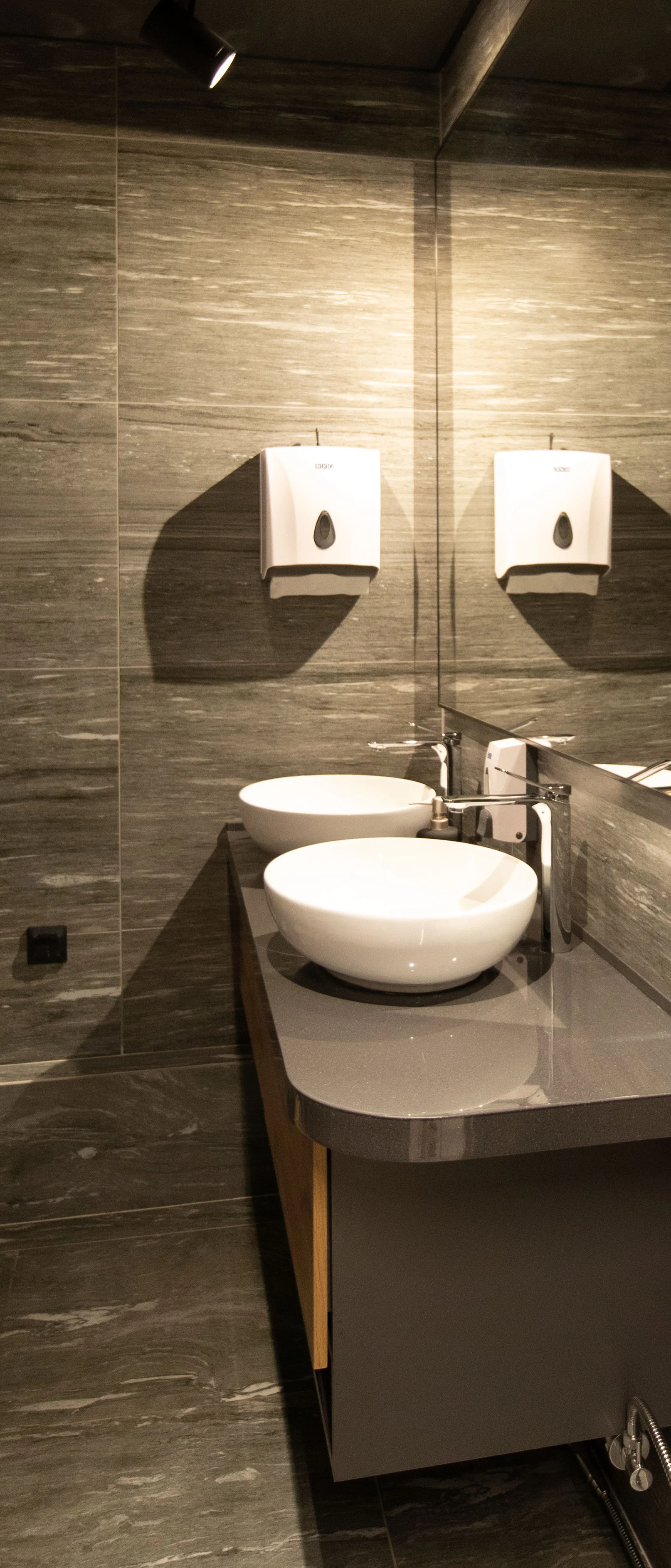 Офисные двери и перегородки